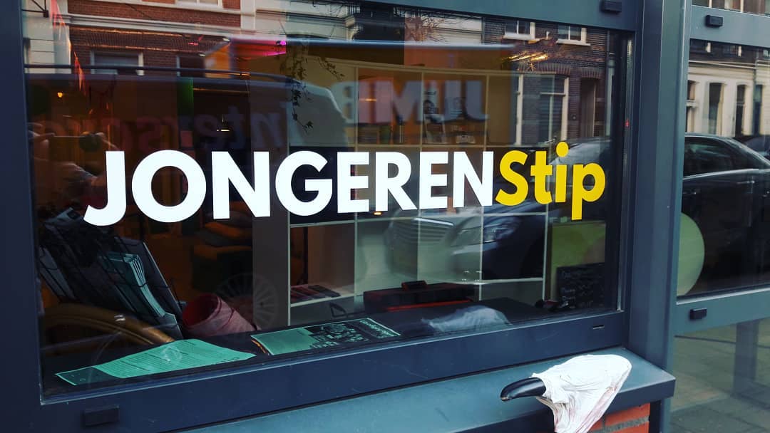 https://www.stipnijmegen.nl/wp-content/uploads/sites/4/2019/08/Jongerenstip-raam.jpg