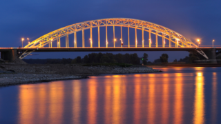 foto van de Waalbrug