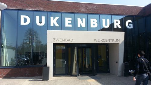 foto van de ingang van wijkcentrum Dukenburg